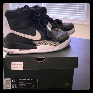 Nike 𝘼𝙞𝙧 𝙅𝙤𝙧𝙙𝙖𝙣 𝙡𝙚𝙜𝙖𝙘𝙮 312